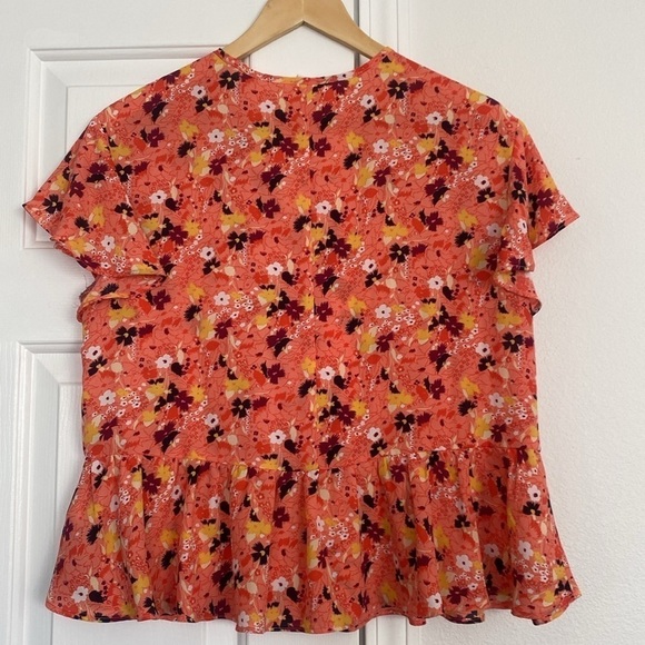 Gap floral peplum blouse with flutter sleeves. - Picture 5 of 12